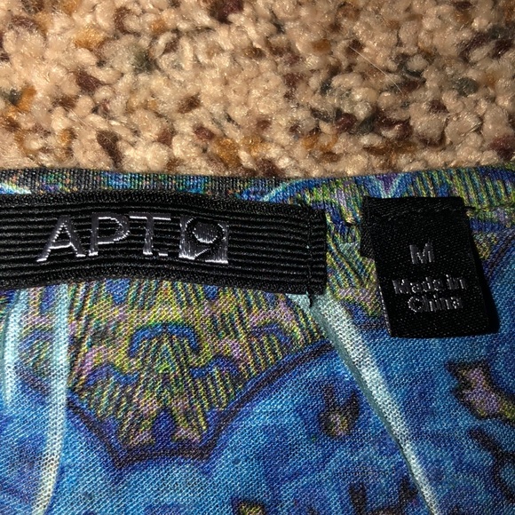 Screen printed top. - Picture 2 of 5